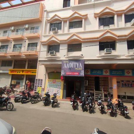 Hotel Aaditya Palace Bhusāwal Exterior foto