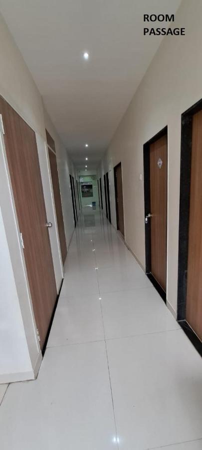 Hotel Aaditya Palace Bhusāwal Exterior foto